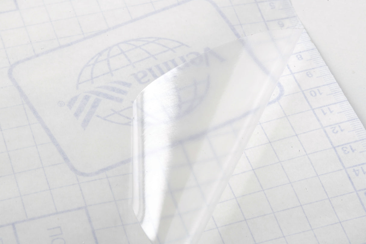 Klar kontaktplast med glossy finish – bevarer naturlig utseende på overflater
