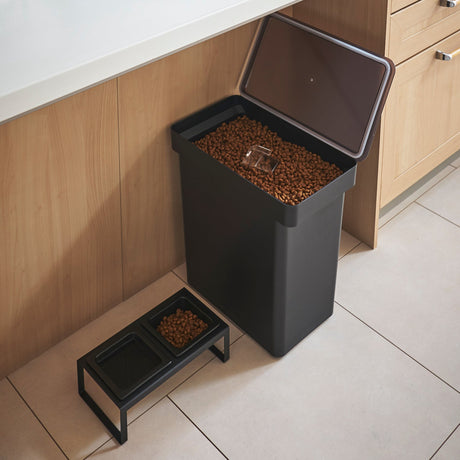 Stor og lufttett beholder til hunde- og kattemat.