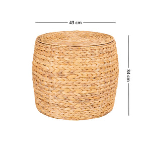 Rund oppbevaringskurv i flettet sjøgress med lokk, måler 43 x 34 cm. Praktisk og dekorativ kurv for puter, leker eller tepper.