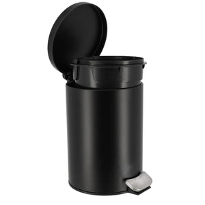 Foten trycker på pedalen som öppnar locket
