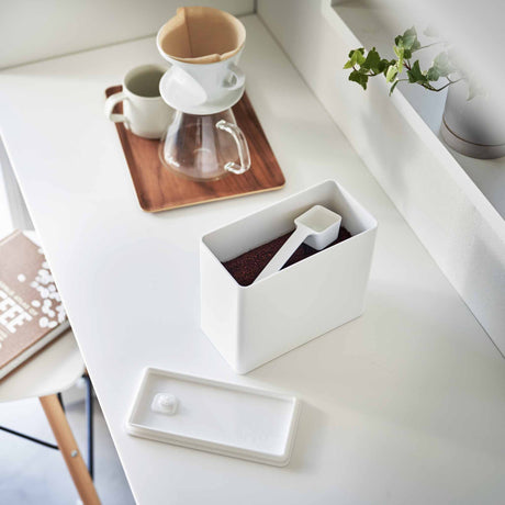 Moderne kaffeboks som beskytter innholdet mot luft og fukt.