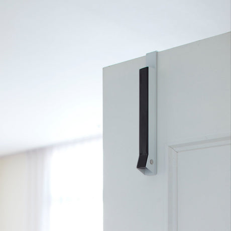 Sammenleggbar hengestativ for klær og jakker.