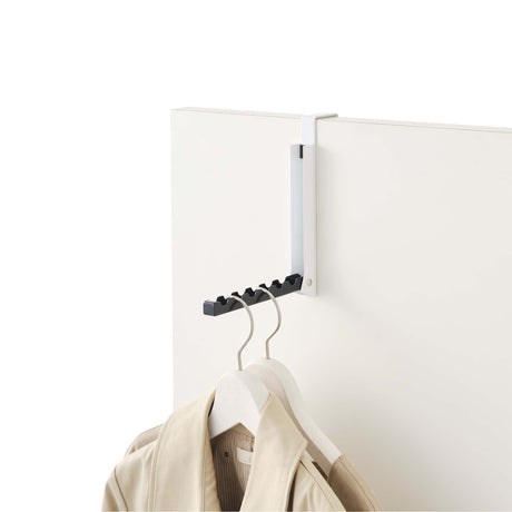 Stilren klesopphenger som gir mer organisert oppbevaring.