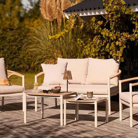 Liten oppladbar lampe til hagestue med brun skjerm og sort base