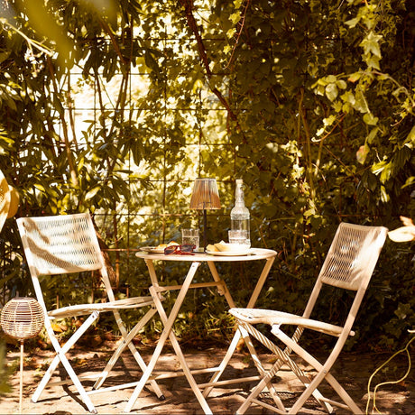 Salford lampe med flettet skjerm i polyrattan til uterom