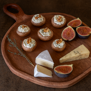 Kvadratisk bilde av Goa serveringsbrett i mangotre, rent produktbilde uten pynt eller mat.