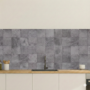 Bodø grå selvklebende fliser på vegg - moderne kjøkken- og baderomsdekorasjon i industriell stil