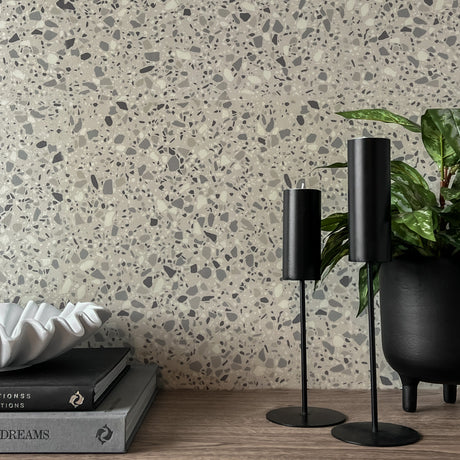 "London terrazzo selvklebende fliser – pakke med mål og dekning per flisplate"