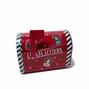 Stor rød julepostkasse i metall med rød flagg og tekst Dear Santa – dekorativ julepynt