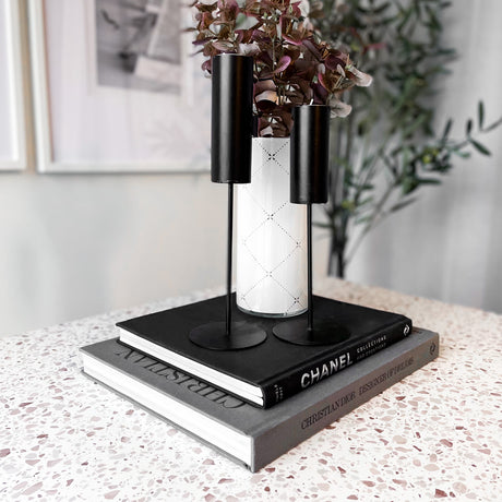 Premium Granitt kontaktplast tekstur i makro, lys granittmønster med naturlig variasjon i partikler