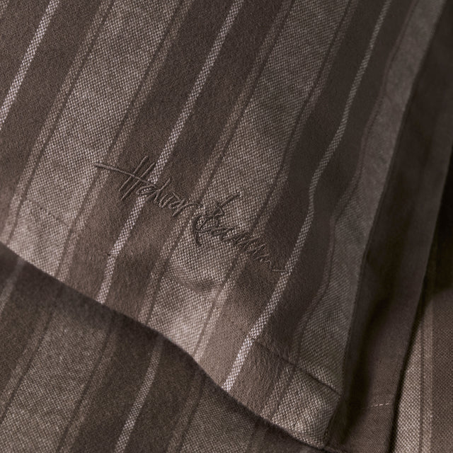 Mykt sengesett i flanell fra Halvor Bakke med klassiske striper