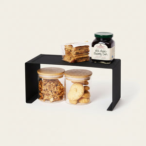 Moderne og kompakt kjøkkenhylle som gir bedre organisering.