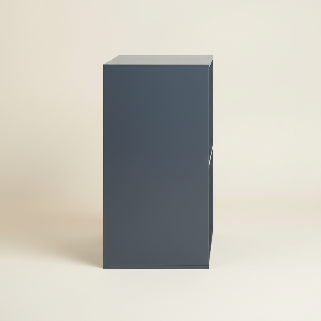 Stor veggmontert hylle med åpne rom
