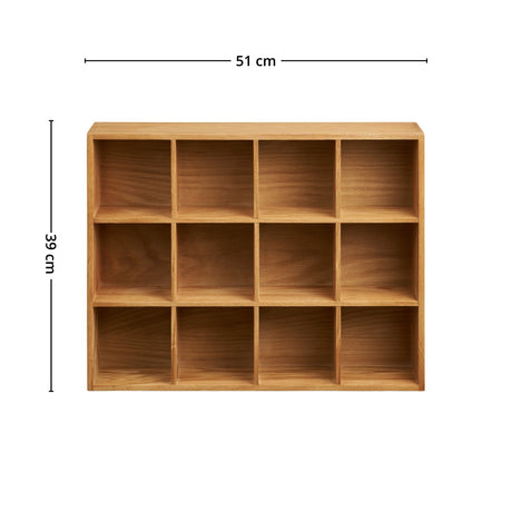 Kompakt vegghylle i eik 11 cm dyp med kopper og kjøkkendekor