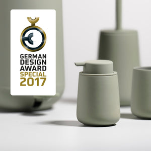 Såpedispenser med soft touch overflate i grønn tone