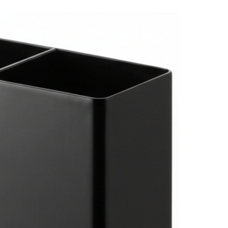 Vegghengt kjøkkenoppbevaring med to rom for kjøkkenredskaper og oppvaskutstyr