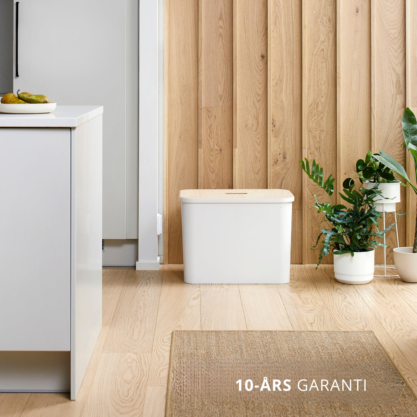 Praktisk kildesorteringsbeholder produsert i Finland av resirkulert plast