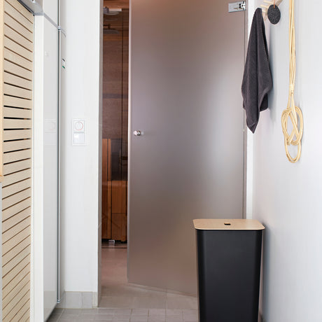 Stor hvit kildesorteringsbøtte til kjøkken, vaskerom og bod