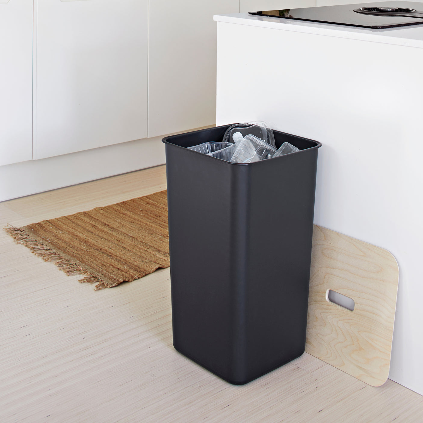 plassbesparende resirkuleringsbøtte til emballasje og flasker