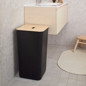 Hvit sorteringsbeholder på 53 liter til plast, papp og pant