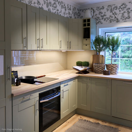 Selvklebende fliser på Eventyrlig oppussing fra Lindas Dekor