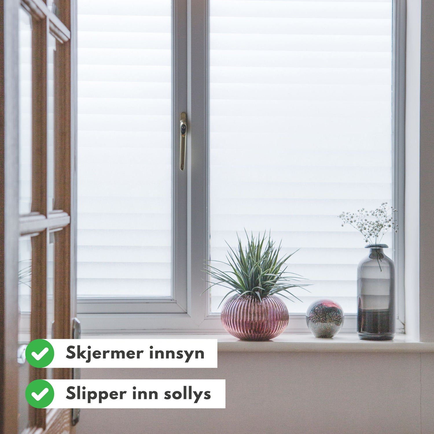 Nærbilde av Jalousie vindusfolie med horisontale striper, selvklebende