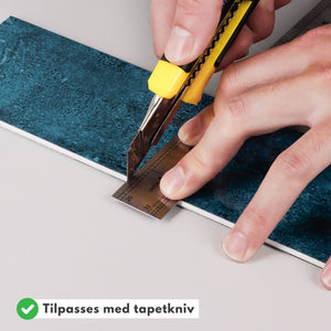 Louise Gloss Blå selvklebende fliser tilpasses enkelt med tapetkniv – rask montering uten fuging