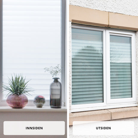 Vindusfolie med jalousimønster montert på vindu, perfekt til bad og soverom