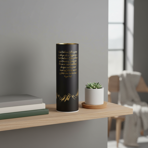 Sort lyslykt med Trygve Hoff-tekst og fjellmotiv i gull – LED-belysning fra Lindas Dekor