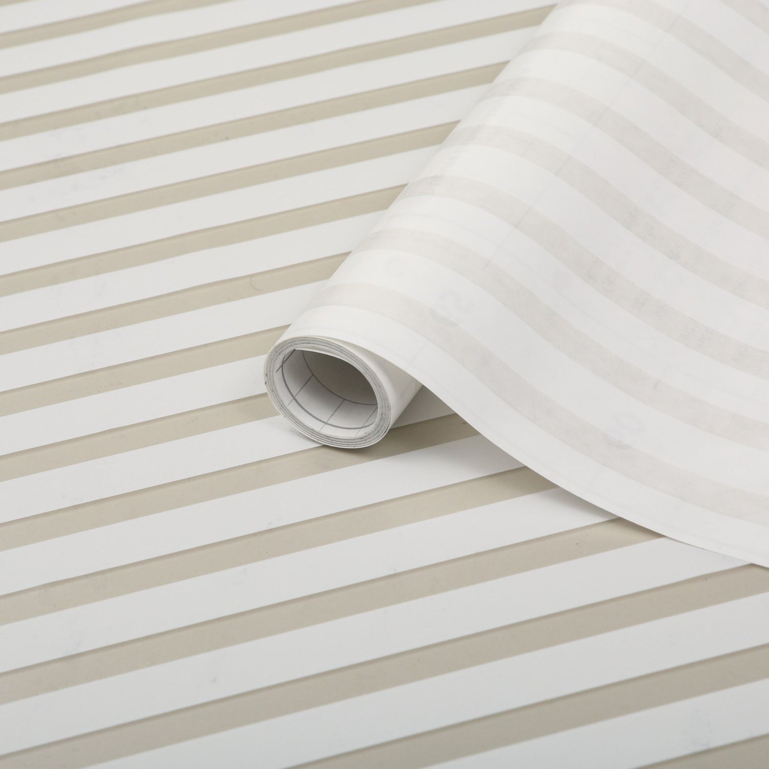 Statisk vindusfolie med stripemønster til privacy-skjerming
