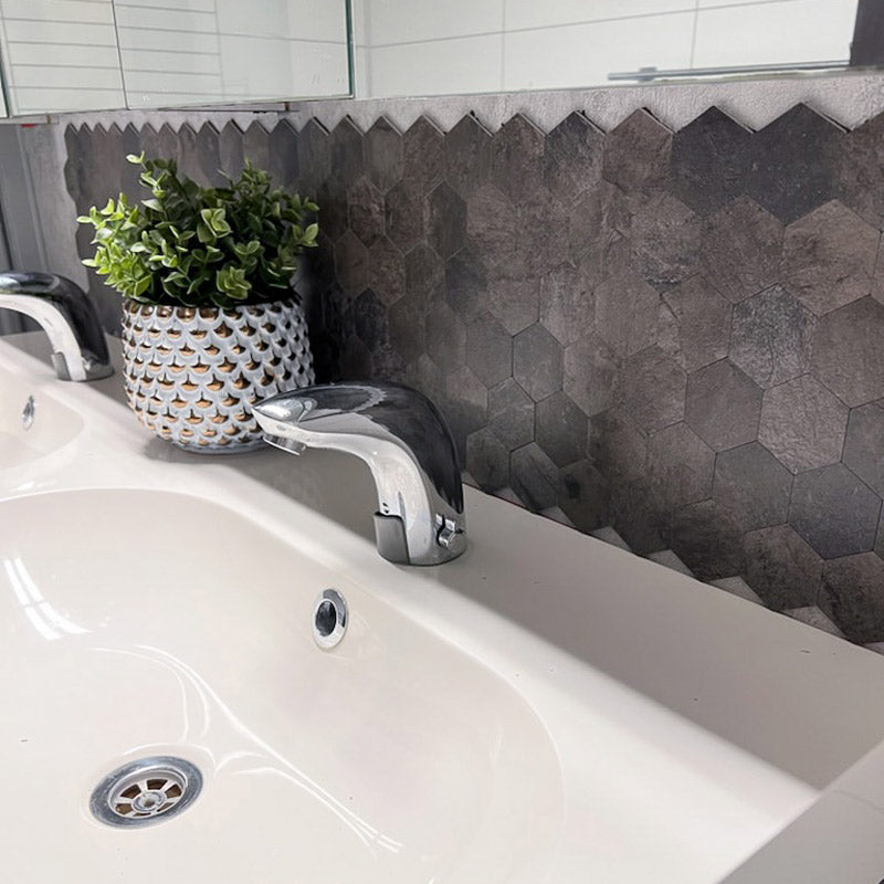 Vareprøve: Hexagon mørkegrå betong selvklebende veggfliser