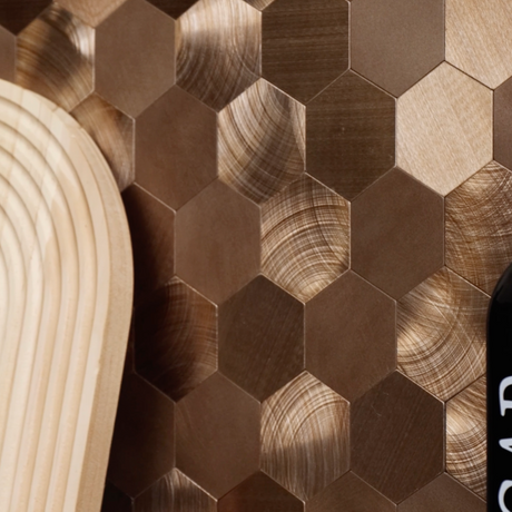 Sofie hexagon veggfliser montert på lys vegg