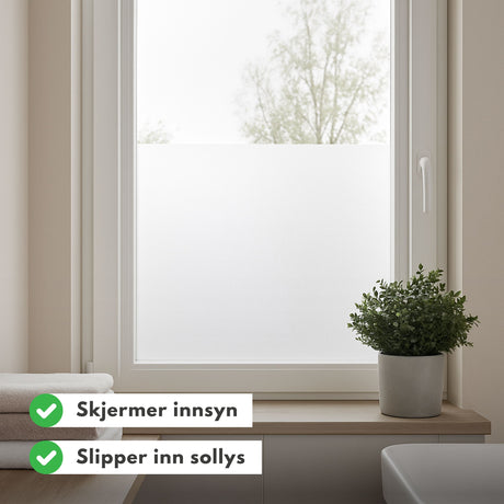 matt hvit vindusfilm på baderomsvindu for innsynsskjerming