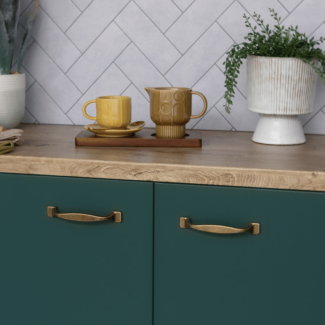 Kjøkkenfront mørkegrønn kontaktplast moderne skandinavisk kjøkken grønn matt folie