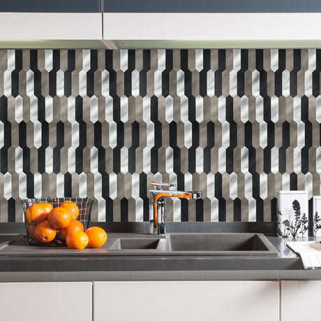 Selvklebende veggfliser med kontrastfullt hexagonmønster og slitesterk overflate.