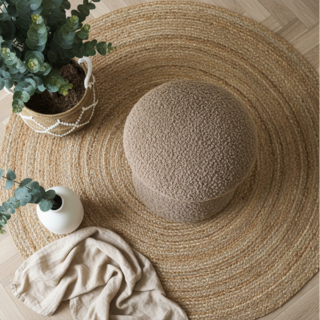 Dekorativ puff i brun fuskepels til stue eller soverom