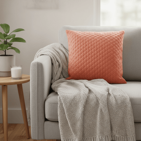 Putetrekk rosa med bikubemønster på sofa