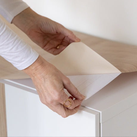 Tropea Oak kontaktplast 45 cm bred – rulleformat med eikestruktur