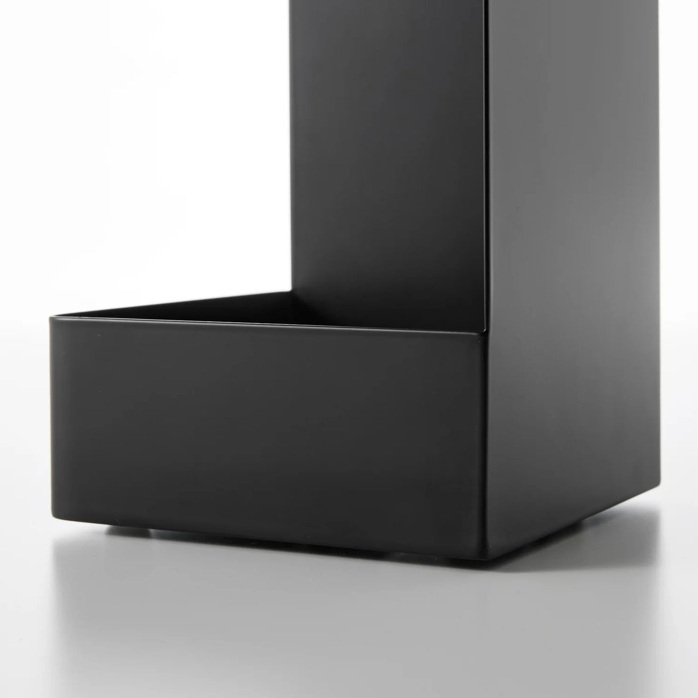 Denne bør optimaliseres mot søk som toalettpapirholder med oppbevaring, smal oppbevaring til bad, toalettpapirholder med hjul