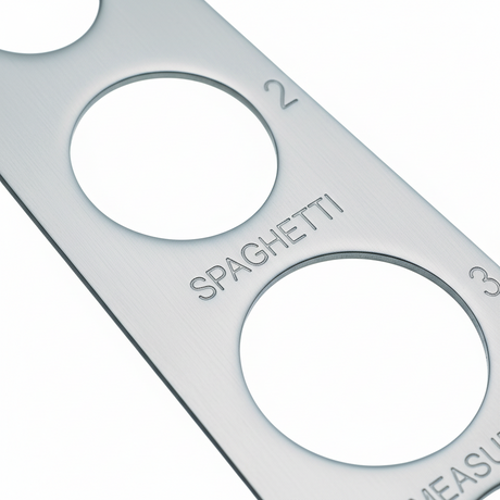 Pastamåler i stål for enkel oppmåling av spaghetti til middag