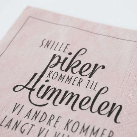 Rosa servietter med teksten Snille piker kommer til himmelen