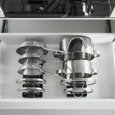 Justerbar gryteholder med silikonbunn for bedre stabilitet