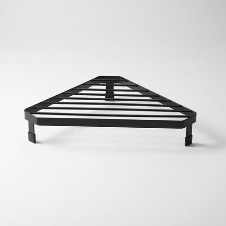 Hjørnestativ til komfyr i svart med plass til gryte og panne