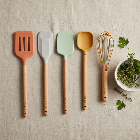 Visp, skje og slikkepott i silikon med FSC bøketreskaft