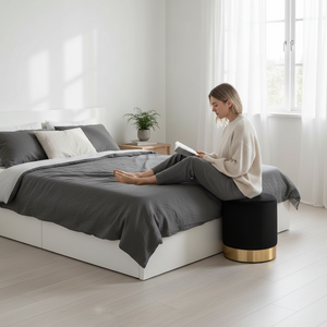 House Nordic Gamby puff sort på hvit bakgrunn