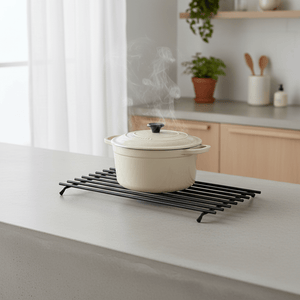Gryterist 50 x 24 cm sort med sklisikre føtter - Lindas Dekor