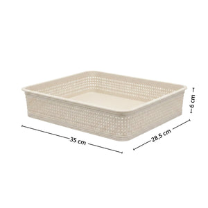 Stor sandfarget oppbevaringskurv med flettet struktur og mål på 35 x 28,5 x 6 cm. - Lindas dekor