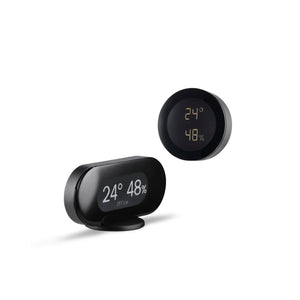 Jacob Jensen klimastasjon i sort med temperatur og luftfuktighet på display