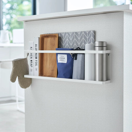 Oppbevaringshylle til vegg med kroker hvit