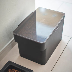 Produktet vist åpent og lukket for å gjøre kapasitet og funksjon tydelig